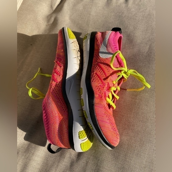 NIKE Free Focus Flynit Pink Women’s Size 6 - Picture 5 of 6